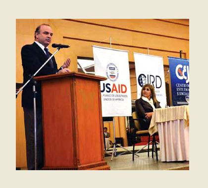Michael Eschleman en un acto de USAID.