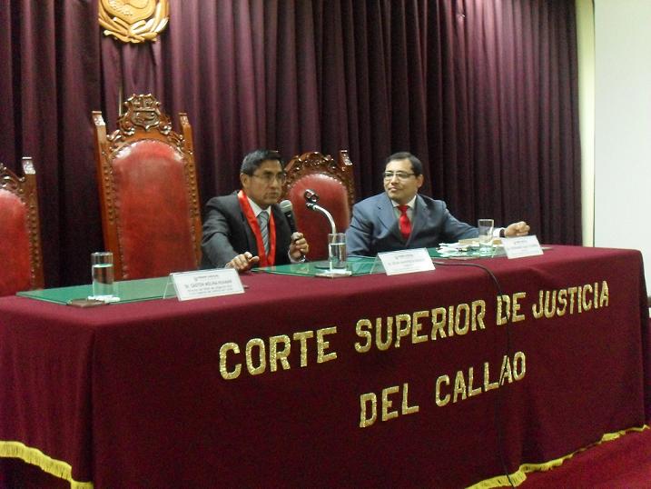 Juez César Hinostroza Pariachi (izquierda) junto al abogado Fernando Ugaz Zegarra (derecha). (Foto: Poder Judicial).