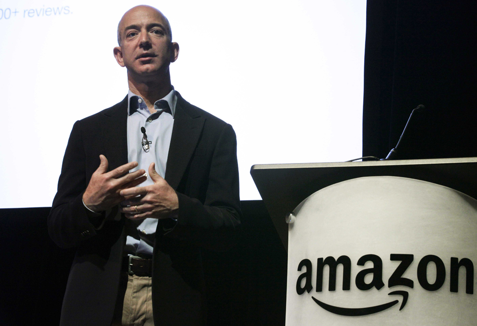 Jeff Bezos, fundador y director ejecutivo de Amazon.com. Adquirió en agosto el Washington Post por 250 millones de dólares. (Fuente: AP).